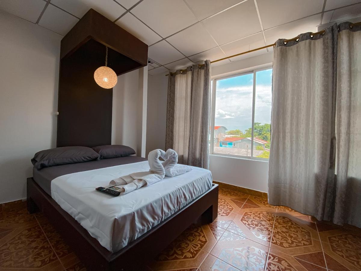 Hostal Casa Blanca Пуерто-Франсіско-де-Орельяна Екстер'єр фото